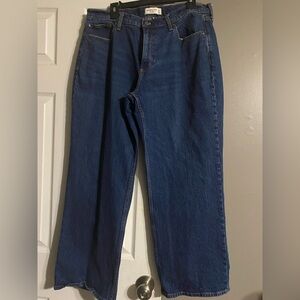 Abercrombie & Fitch the Baggy Low-Rise Jeans